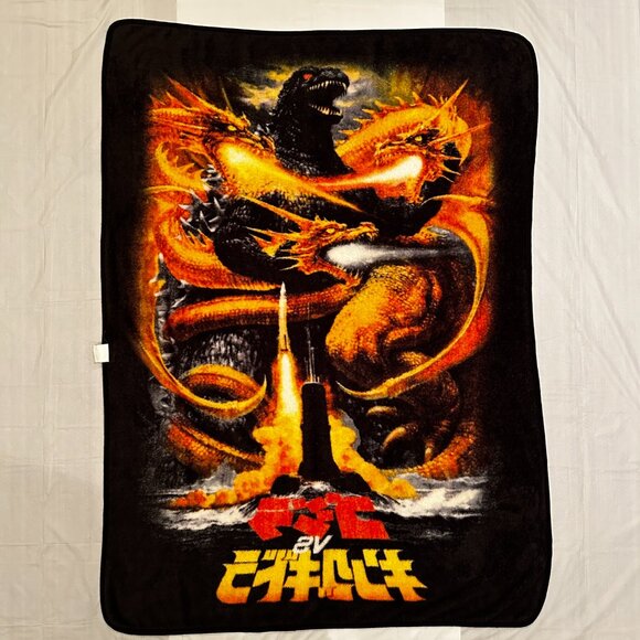 Godzilla vs King Ghidorah 46" x 60" Plush Throw Blanket - Picture 7 of 12